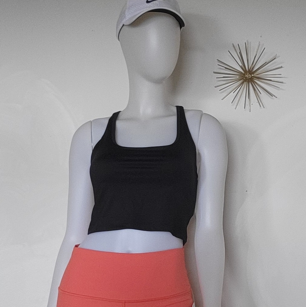 GILLY HICKS GO ENERGIZE SPORTS BRA MEDIUM